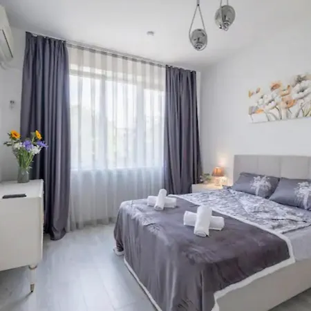 Appartement Bright With Designer Renovation Ljubljana