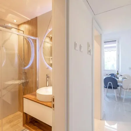 Appartement Bright With Designer Renovation *